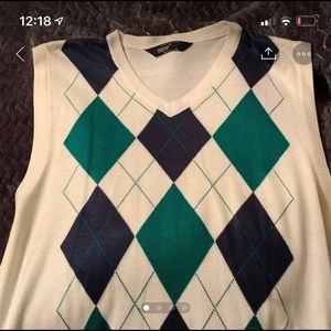NWOT V NECK ARGYLE SWEATER